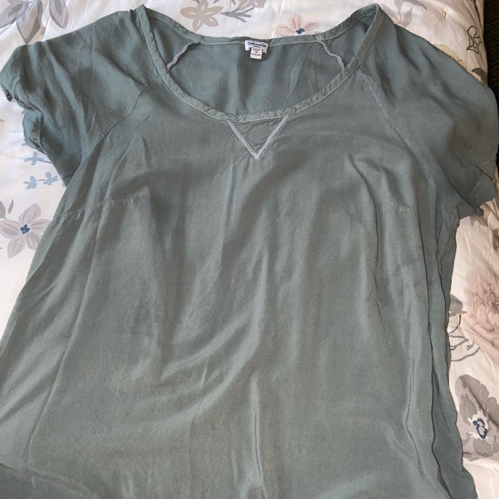 Cute flowy shirt